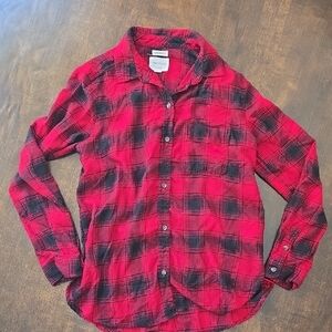 American Eagle Outfitters Red and Black Button Down Shirt